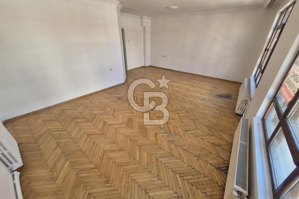 KOLEJ SERVİ SOKAKTA SATILIK 115 M2 3+1 DAİRE