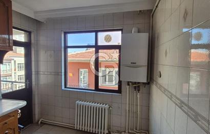 KOLEJ SERVİ SOKAKTA SATILIK 115 M2 3+1 DAİRE