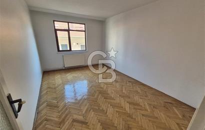 KOLEJ SERVİ SOKAKTA SATILIK 115 M2 3+1 DAİRE