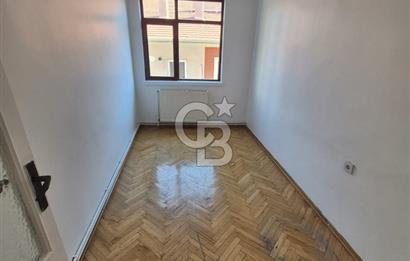 KOLEJ SERVİ SOKAKTA SATILIK 115 M2 3+1 DAİRE
