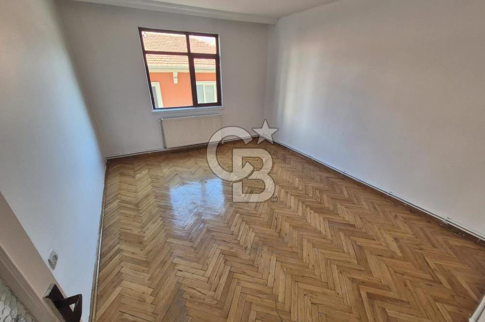 KOLEJ SERVİ SOKAKTA SATILIK 115 M2 3+1 DAİRE