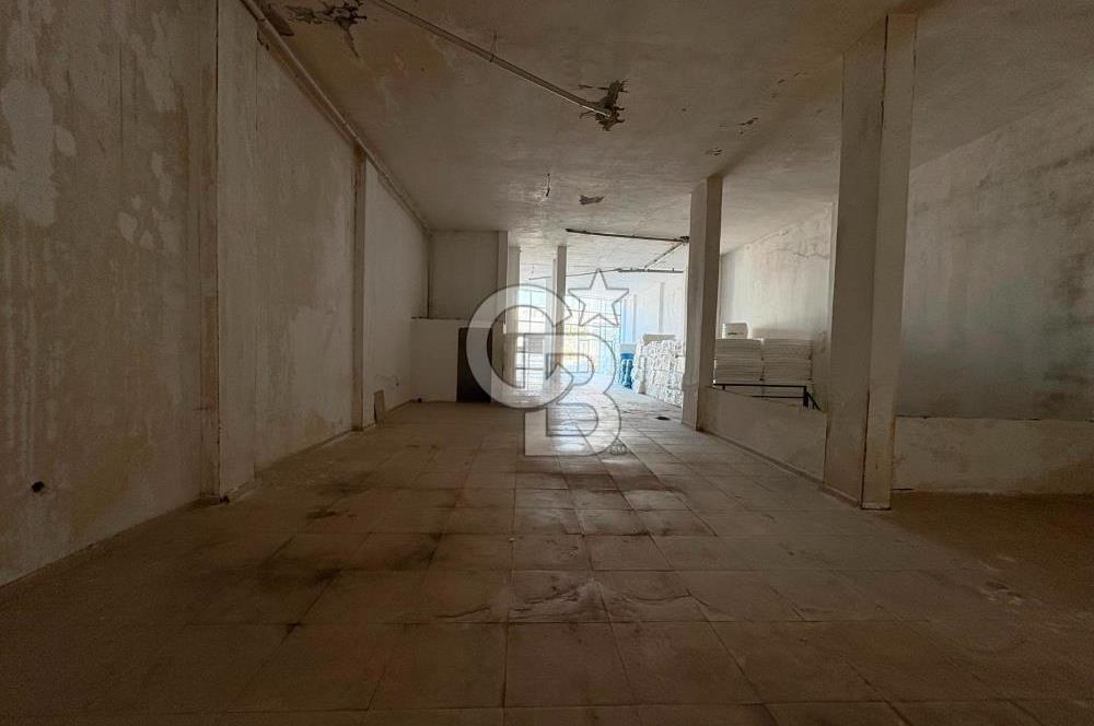 KADIKÖYDE ANA YOLA YAKIN, YÜKSEK TAVANLI, DEPOLU SATILIK DÜKKAN