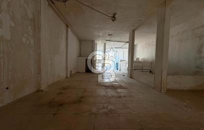 KADIKÖYDE ANA YOLA YAKIN, YÜKSEK TAVANLI, DEPOLU SATILIK DÜKKAN