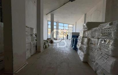 KADIKÖYDE ANA YOLA YAKIN, YÜKSEK TAVANLI, DEPOLU SATILIK DÜKKAN