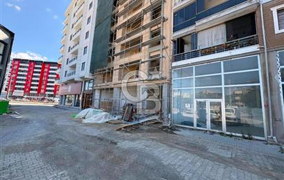 KADIKÖYDE ANA YOLA YAKIN, YÜKSEK TAVANLI, DEPOLU SATILIK DÜKKAN