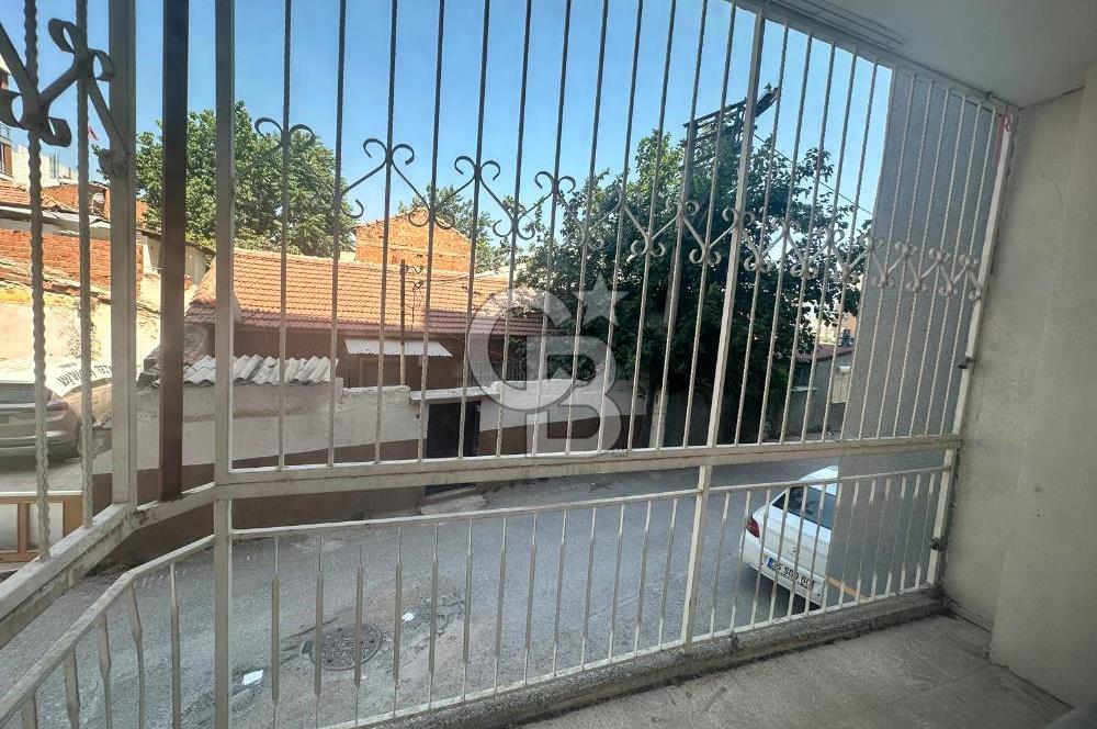 Bornova Merkez Erzene Mahallesi’nde  3+1 Doğalgazlı Asansörlü Geniş Kiralık Daire