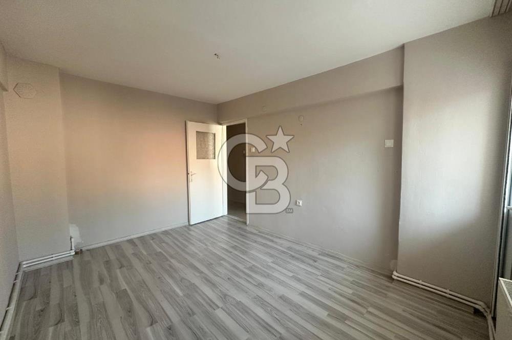 Bornova Merkez Erzene Mahallesi’nde  3+1 Doğalgazlı Asansörlü Geniş Kiralık Daire
