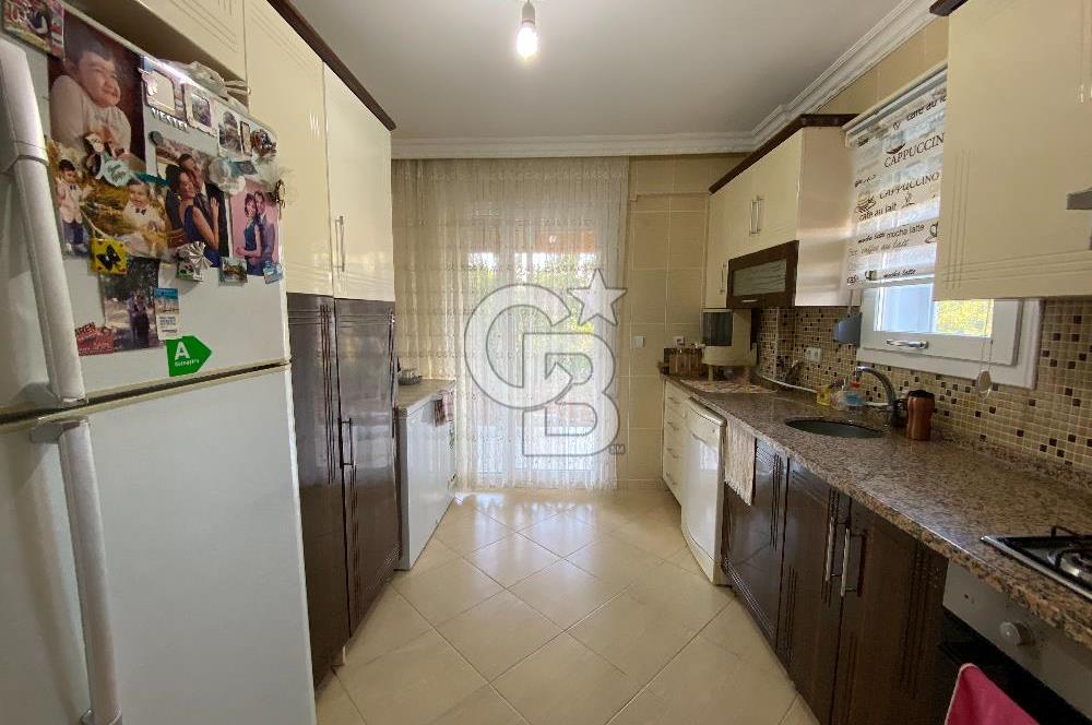 Ayvalık Altınova'da Denize 500 Metre,350m² Arsa Alanlı 5+1 Villa