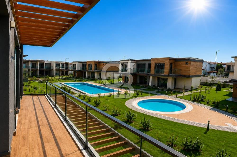 Ayvalık Altınova'da Site İçi Havuz Manzaralı 2+1 Satılık Daire