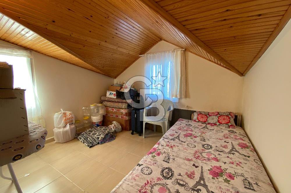 Ayvalık Altınova'da Denize 500 Metre,350m² Arsa Alanlı 5+1 Villa