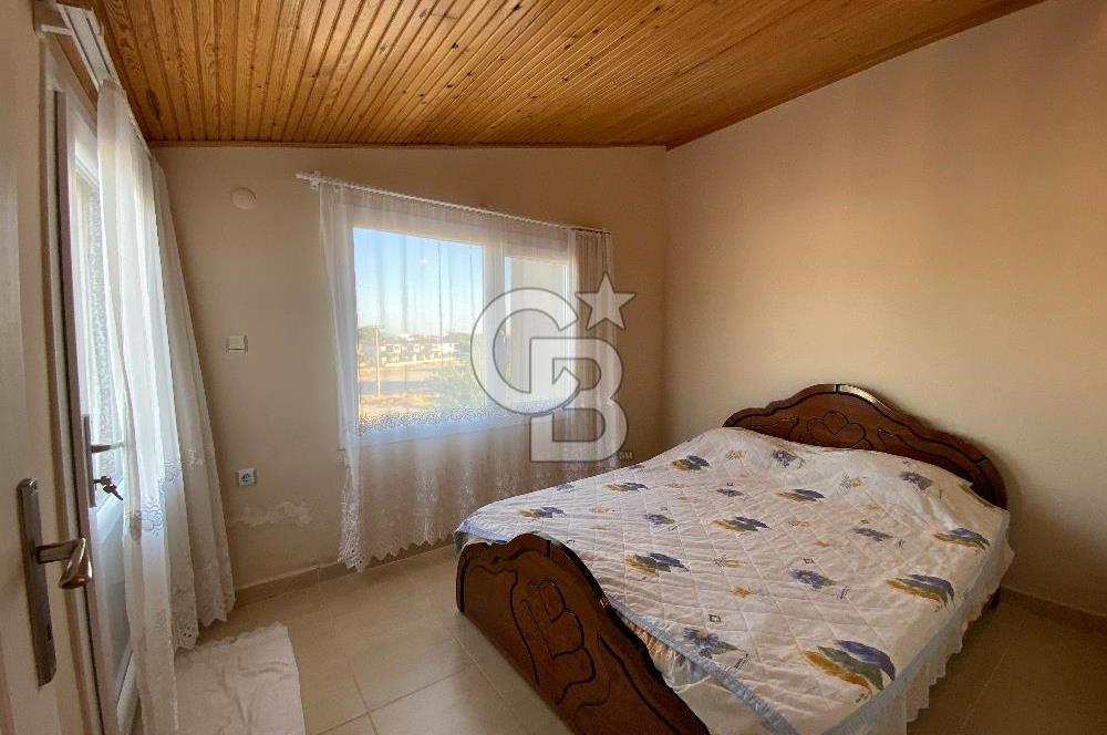 Ayvalık Altınova'da Denize 500 Metre,350m² Arsa Alanlı 5+1 Villa