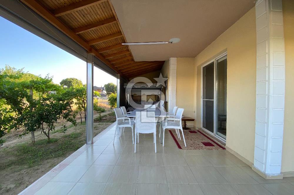 Ayvalık Altınova'da Denize 500 Metre,350m² Arsa Alanlı 5+1 Villa