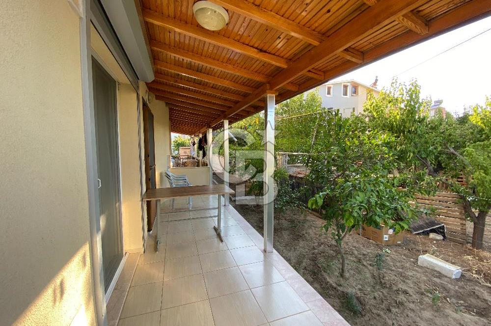 Ayvalık Altınova'da Denize 500 Metre,350m² Arsa Alanlı 5+1 Villa