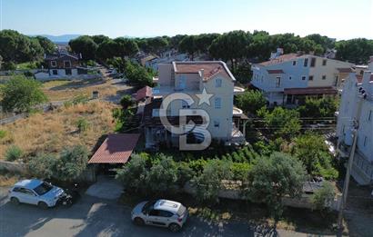 Ayvalık Altınova'da Denize 500 Metre,350m² Arsa Alanlı 5+1 Villa