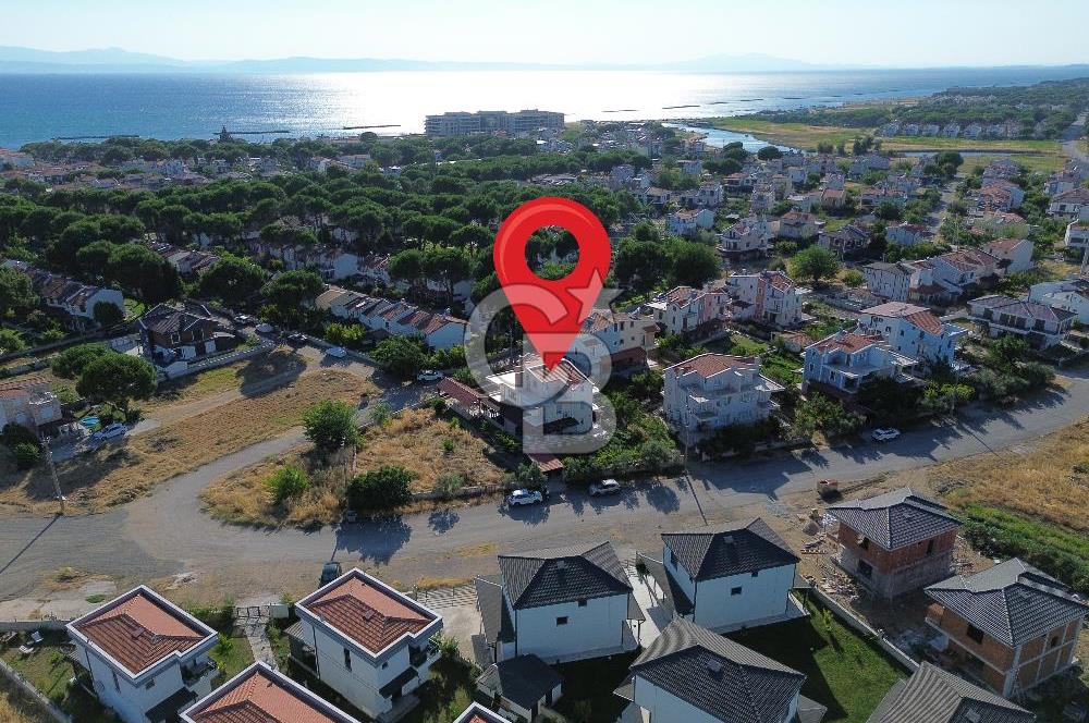 Ayvalık Altınova'da Denize 500 Metre,350m² Arsa Alanlı 5+1 Villa