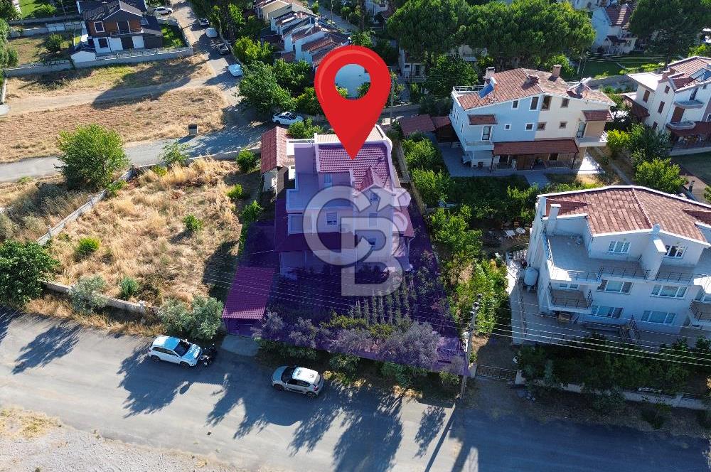 Ayvalık Altınova'da Denize 500 Metre,350m² Arsa Alanlı 5+1 Villa