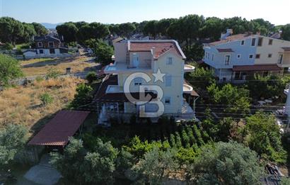 Ayvalık Altınova'da Denize 500 Metre,350m² Arsa Alanlı 5+1 Villa