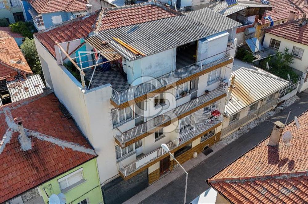 ÇİĞLİ MERKEZİ KONUMDA SATILIK ZEMİN KAT 2+1 DAİRE