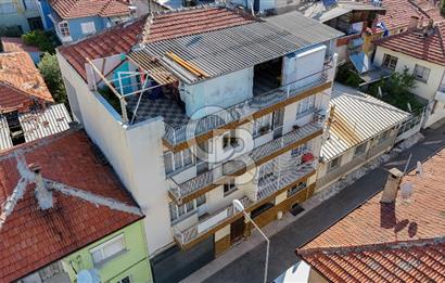 ÇİĞLİ MERKEZİ KONUMDA SATILIK ZEMİN KAT 2+1 DAİRE