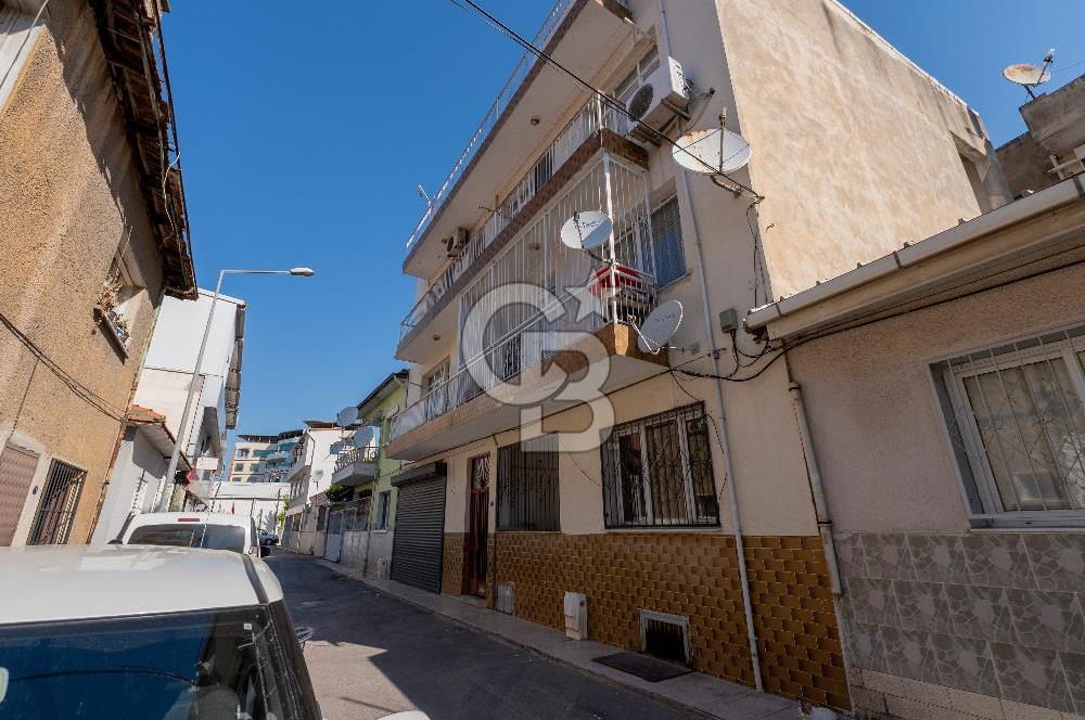 ÇİĞLİ MERKEZİ KONUMDA SATILIK ZEMİN KAT 2+1 DAİRE