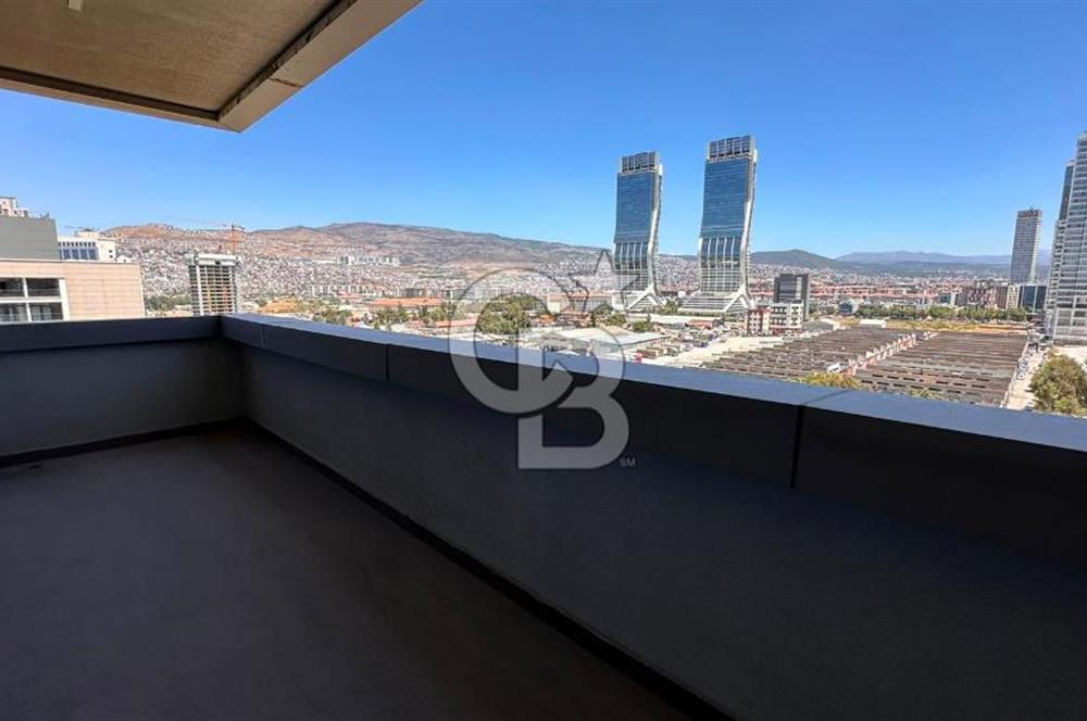 İzka Portta Deniz Manzaralı Lüks 3+1 Satılık Daire