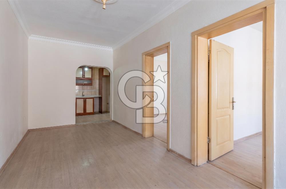 ÇİĞLİ MERKEZİ KONUMDA SATILIK ZEMİN KAT 2+1 DAİRE