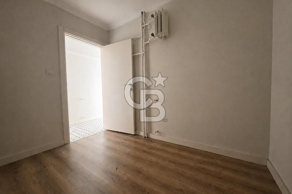 Göztepe Sahile Yürüme Mesafesinde Satılık 3+1 Daire