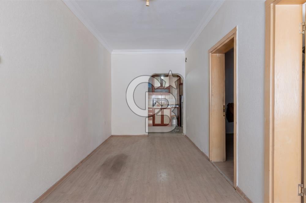 ÇİĞLİ MERKEZİ KONUMDA SATILIK ZEMİN KAT 2+1 DAİRE
