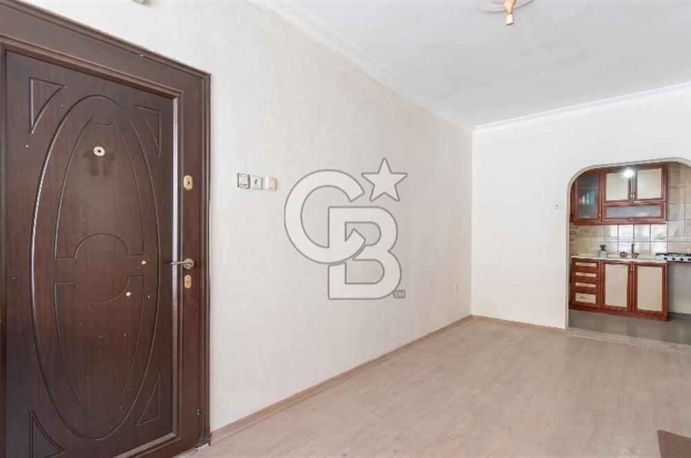 ÇİĞLİ MERKEZİ KONUMDA SATILIK ZEMİN KAT 2+1 DAİRE