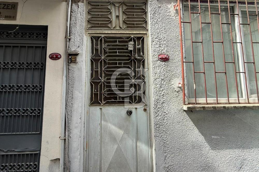 MEYDANDA HARİKA KONUMLU TİCARİ İMARLI SATILIK KOMPLE BİNA