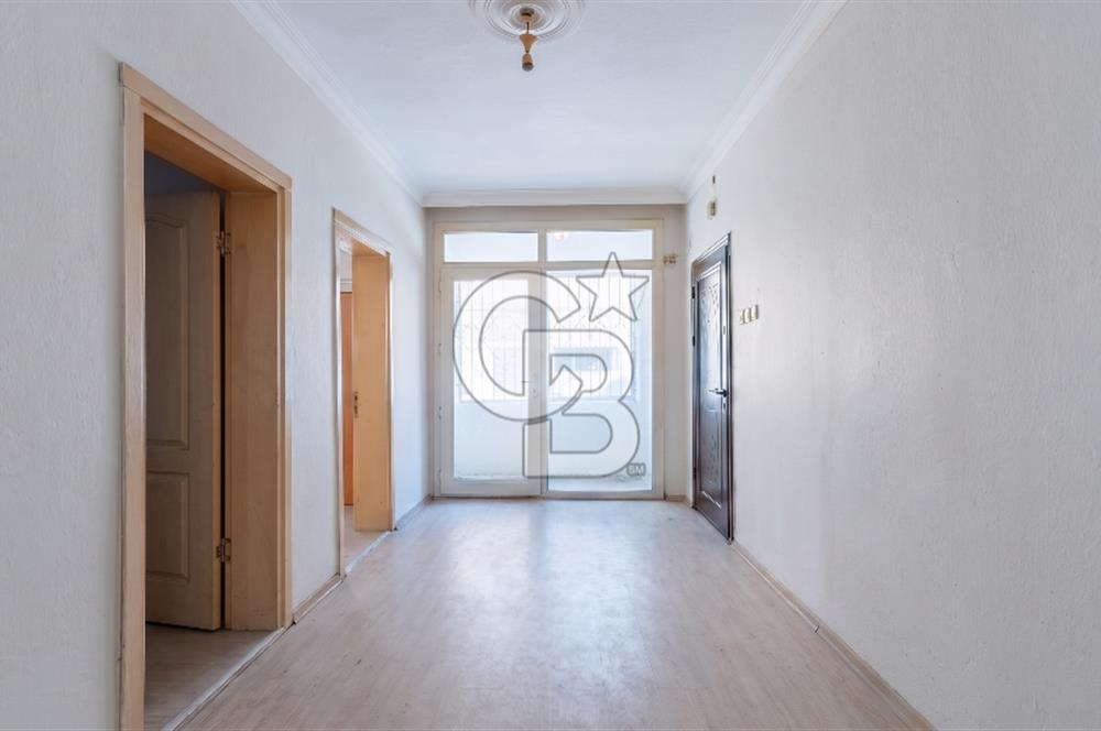ÇİĞLİ MERKEZİ KONUMDA SATILIK ZEMİN KAT 2+1 DAİRE