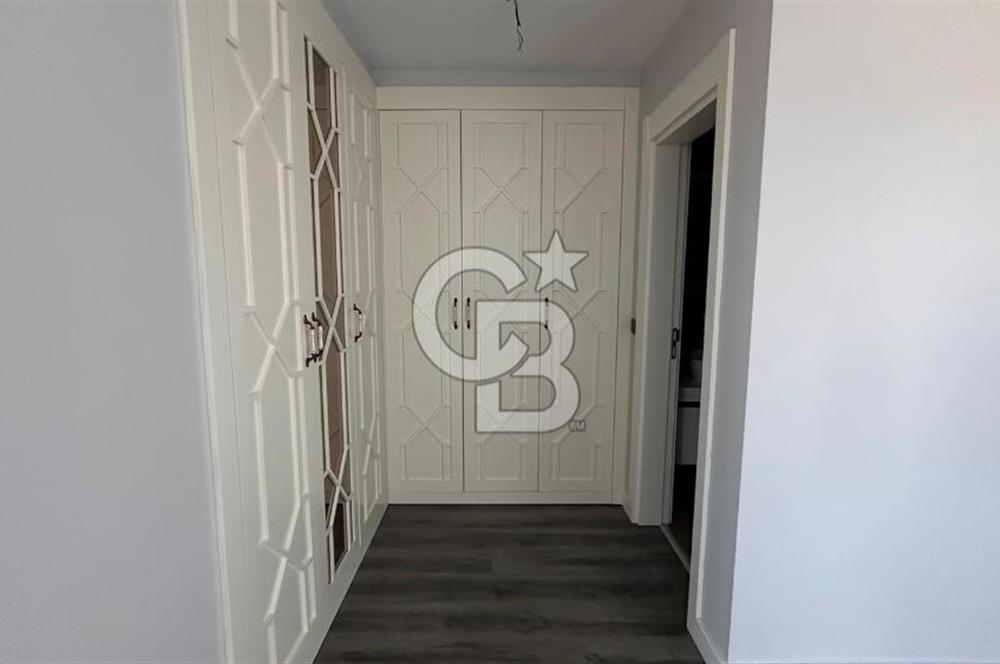 İzka Portta Deniz Manzaralı Lüks 3+1 Satılık Daire