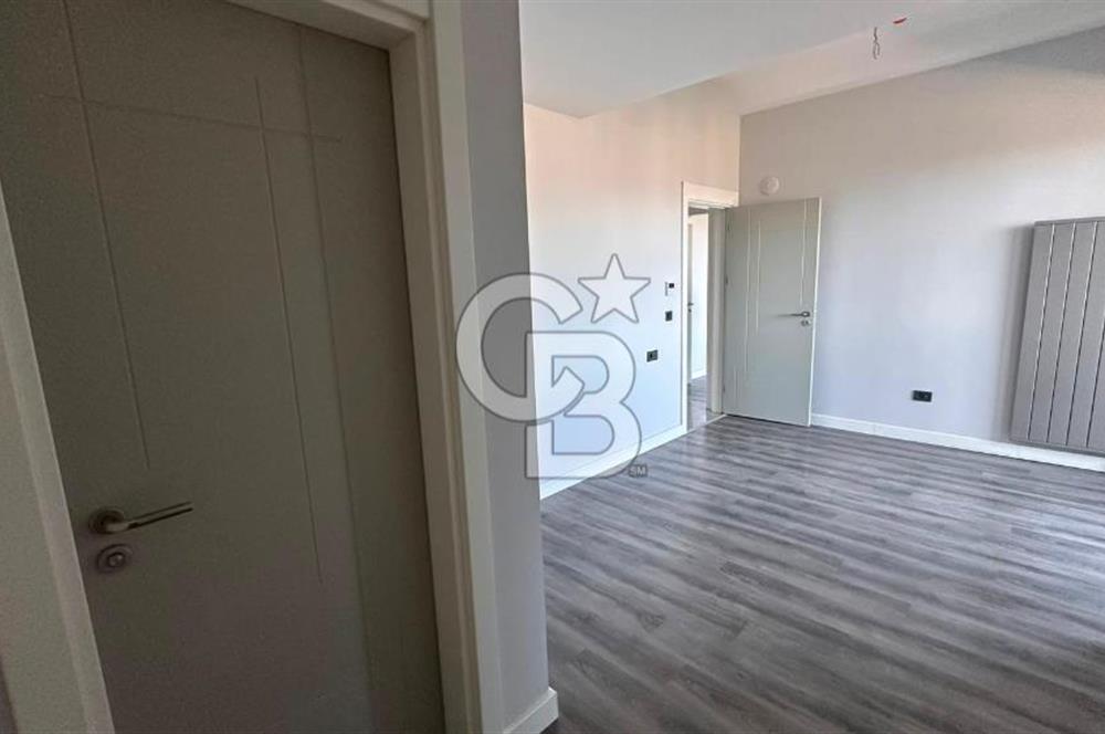 İzka Portta Deniz Manzaralı Lüks 3+1 Satılık Daire