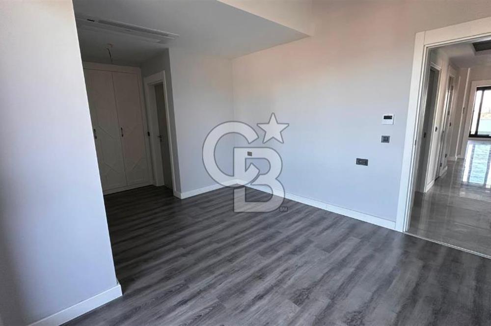 İzka Portta Deniz Manzaralı Lüks 3+1 Satılık Daire