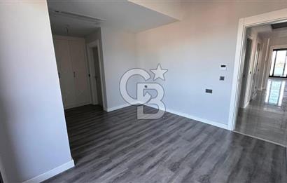 İzka Portta Deniz Manzaralı Lüks 3+1 Satılık Daire