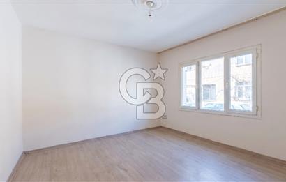 ÇİĞLİ MERKEZİ KONUMDA SATILIK ZEMİN KAT 2+1 DAİRE