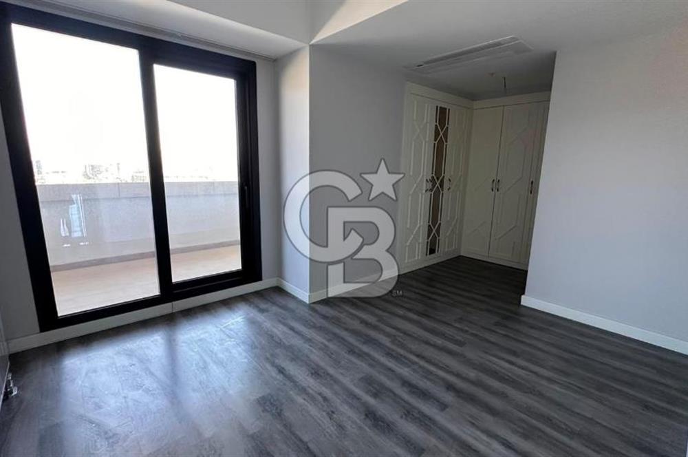 İzka Portta Deniz Manzaralı Lüks 3+1 Satılık Daire