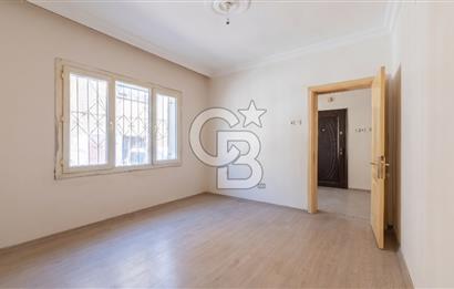 ÇİĞLİ MERKEZİ KONUMDA SATILIK ZEMİN KAT 2+1 DAİRE