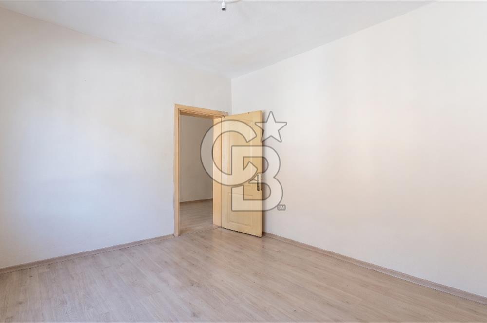 ÇİĞLİ MERKEZİ KONUMDA SATILIK ZEMİN KAT 2+1 DAİRE