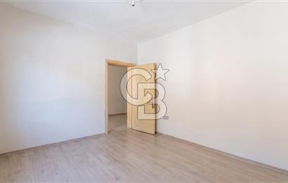 ÇİĞLİ MERKEZİ KONUMDA SATILIK ZEMİN KAT 2+1 DAİRE
