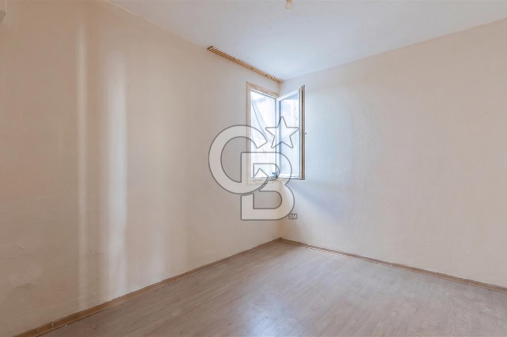 ÇİĞLİ MERKEZİ KONUMDA SATILIK ZEMİN KAT 2+1 DAİRE