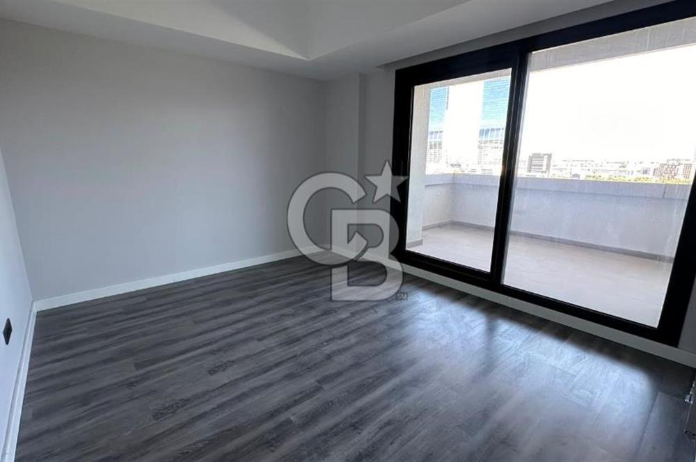 İzka Portta Deniz Manzaralı Lüks 3+1 Satılık Daire