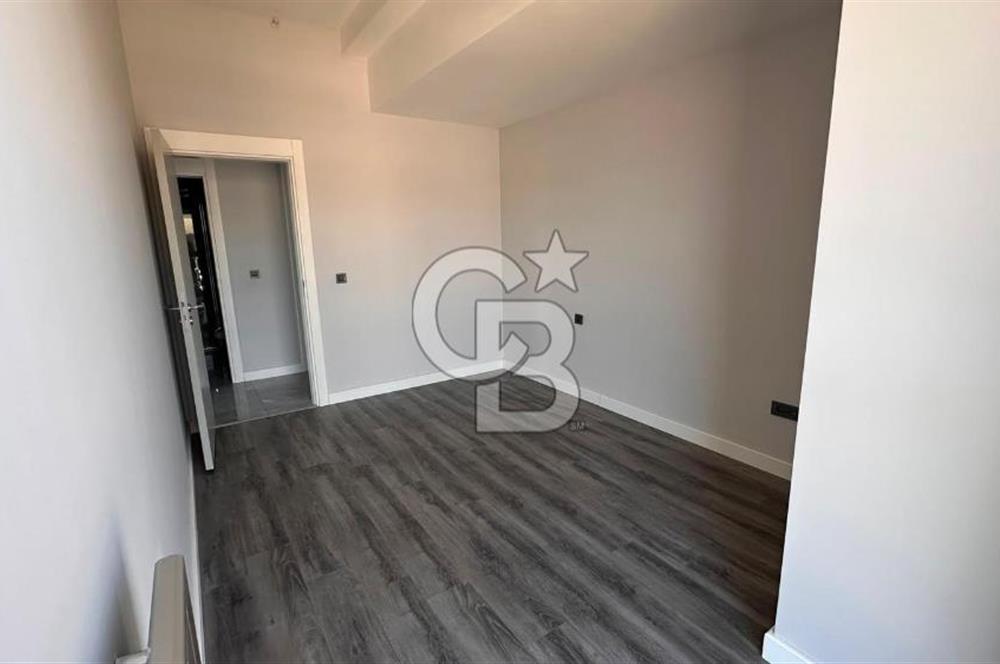 İzka Portta Deniz Manzaralı Lüks 3+1 Satılık Daire