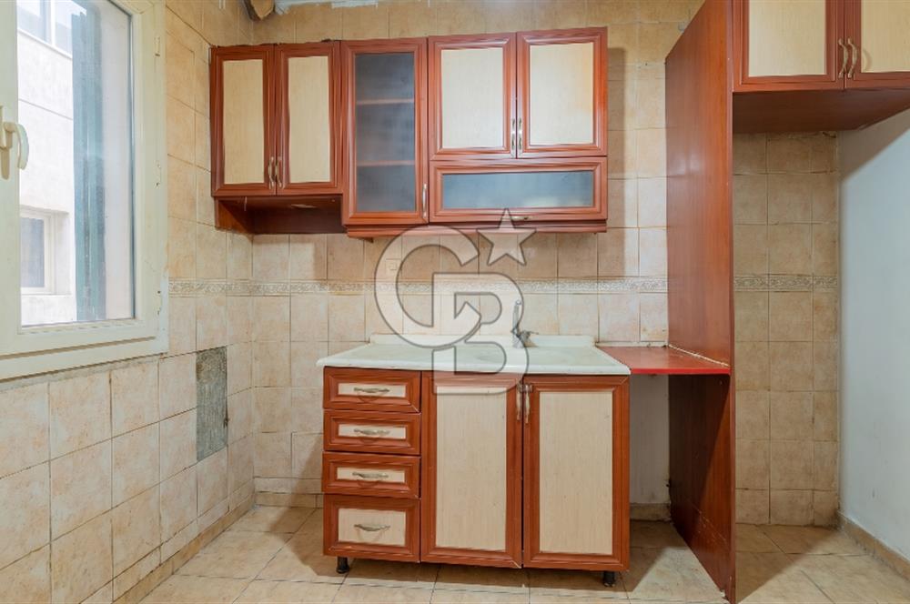 ÇİĞLİ MERKEZİ KONUMDA SATILIK ZEMİN KAT 2+1 DAİRE