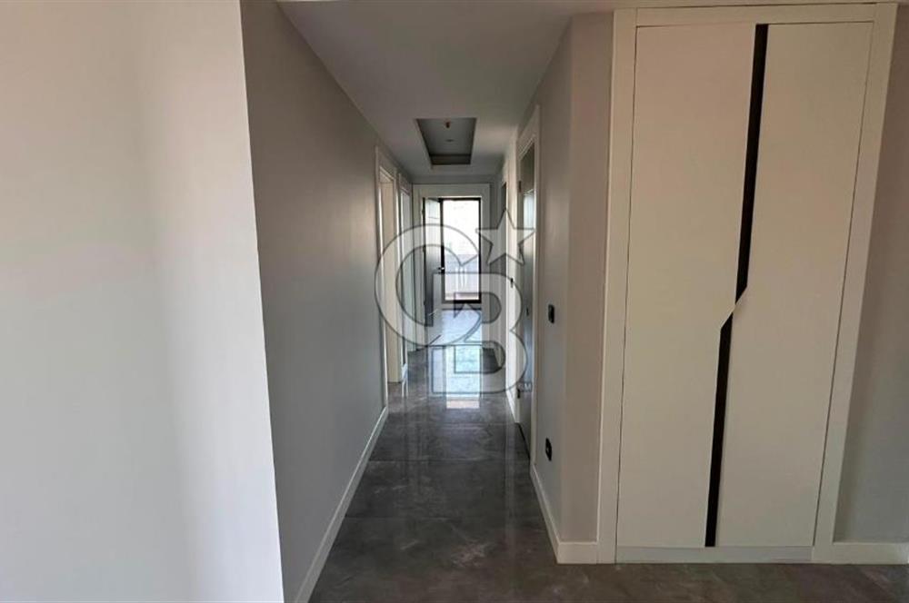 İzka Portta Deniz Manzaralı Lüks 3+1 Satılık Daire