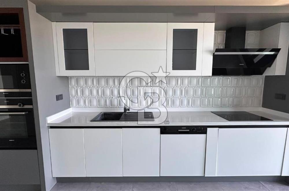 İzka Portta Deniz Manzaralı Lüks 3+1 Satılık Daire