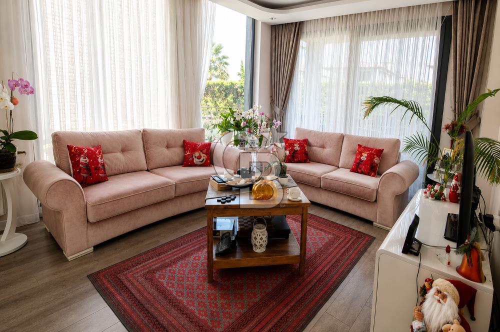 Edremit'de Paşahan Konakları'nda 5+1 Bahçeli Müstakil Villa
