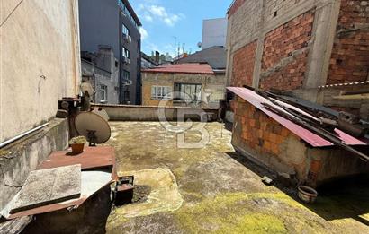 MEYDANDA HARİKA KONUMLU TİCARİ İMARLI SATILIK KOMPLE BİNA