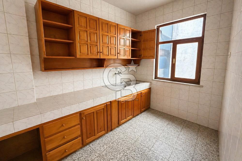 MEYDANDA HARİKA KONUMLU TİCARİ İMARLI SATILIK KOMPLE BİNA