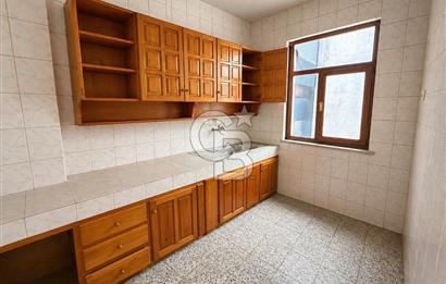 MEYDANDA HARİKA KONUMLU TİCARİ İMARLI SATILIK KOMPLE BİNA